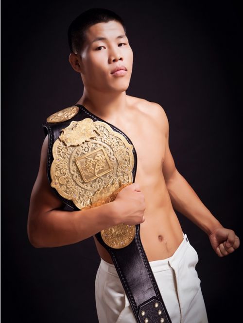 李景亮，男，1988年3月20日出生于新疆维吾尔自治区塔城。中国综合格斗运动员。现效力于拳天下搏击俱乐部。
2004年，16岁的李景亮进入专业队进行自由式摔跤训练。2006年，李景亮参加新疆维吾尔自治区全运会获得自由式摔跤69公斤级别的第三名。2007年，李景亮跟随宝力高学习散打和MMA综合格斗，并成为职业综合格斗运动员，开始参加英雄榜、武林传奇、UFC等职业综合格斗赛事。2013年4月27日，在马来西亚举行的的武林传奇11赛事中，李景亮战胜新西兰选手居莫，获得武林传奇次中量级冠军金腰带。2014年1月24日，李景亮签约UFC，成为继张铁泉和居马别克后，第三个直接签约UFC的中国选手。